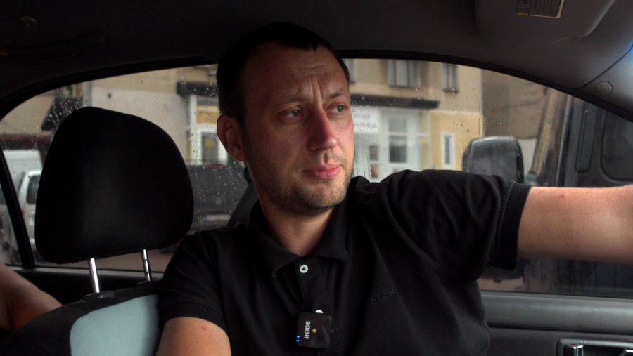 Авто на фронті — це просто розхідний матеріал. Машин потрібно багато і зайвими вони не бувають, каже Володимир Микитин