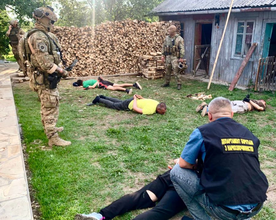 Одного із «наркоділків» оперативники затримали після чергової оборудки з продажу наркотиків