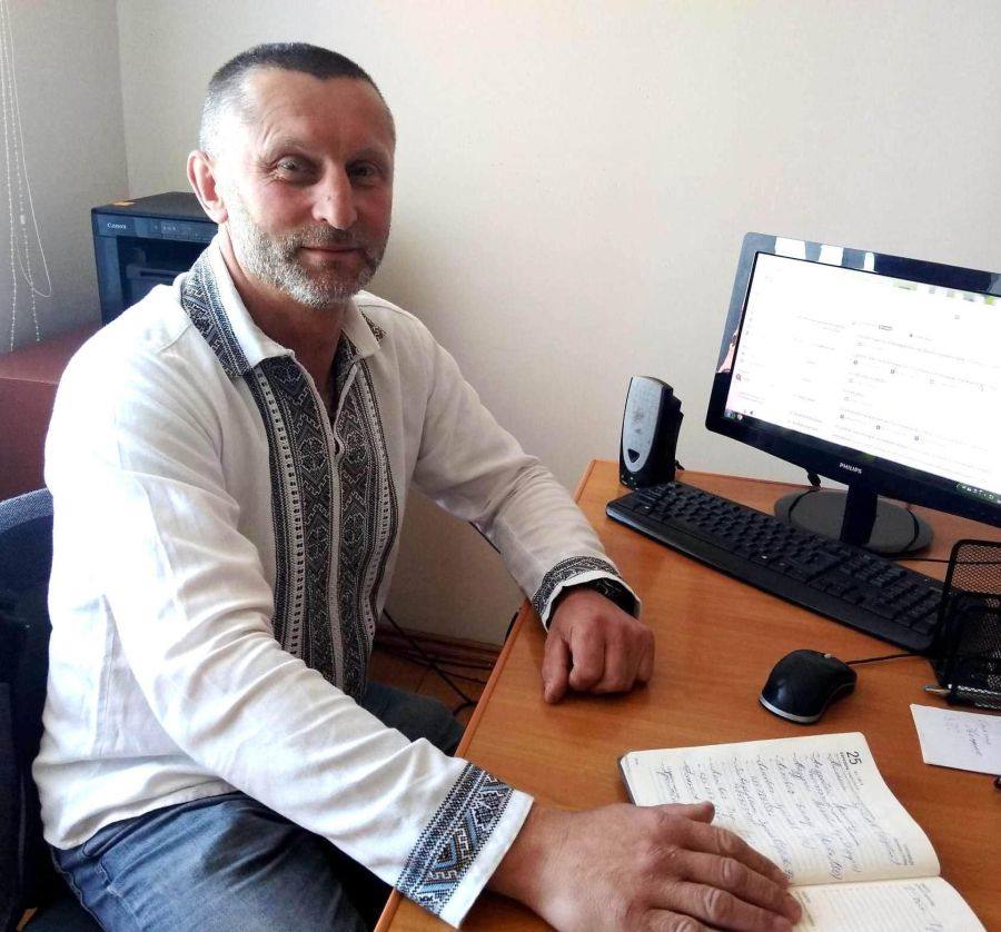 Староста та депутат, як і самі голиняни, вірять, що кожен день наближають перемогу на своїх місцях