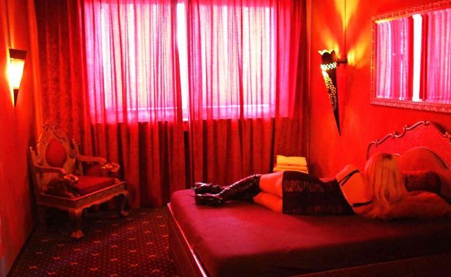 Ілюстроване фото. Клієнтів звідниця шукала через рекламу в інтернеті