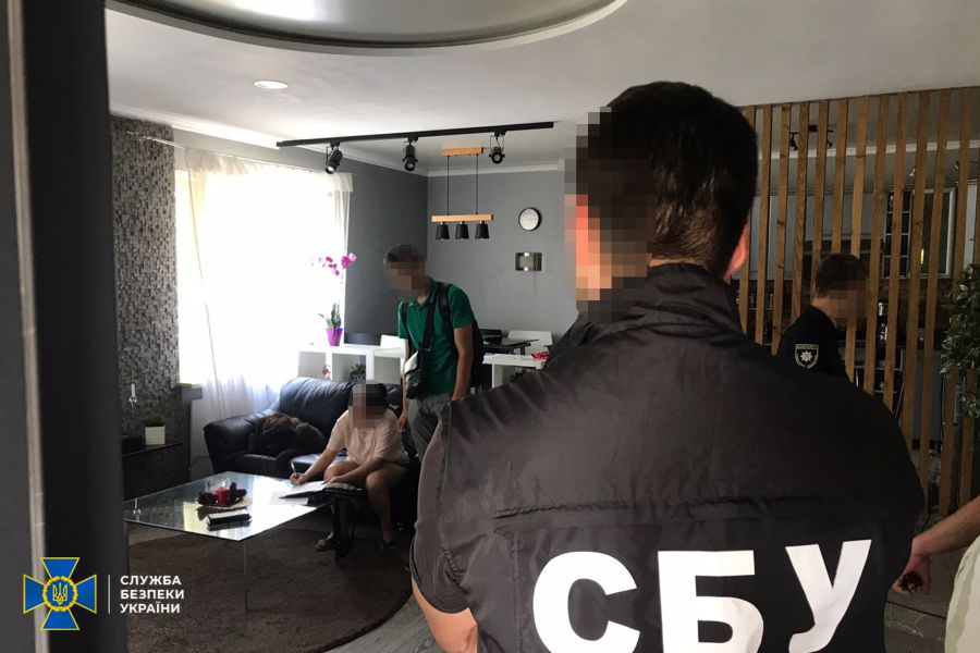 Волонтерів звинувачують у торгівлі військовою гуманітарною допомогою
