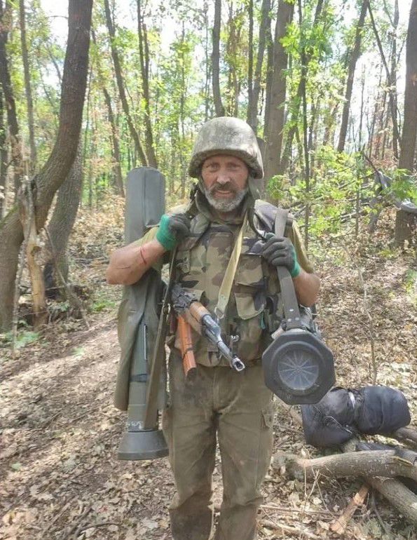 На війну Василь пішов добровольцем разом зі своїм сином і до останнього подиху боронив нашу землю