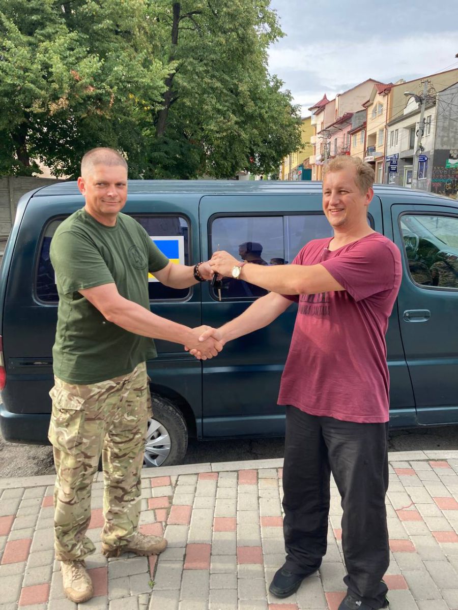 Сумівці допомогли придбати авто для Володимира Климентія та його побратимів на передовій