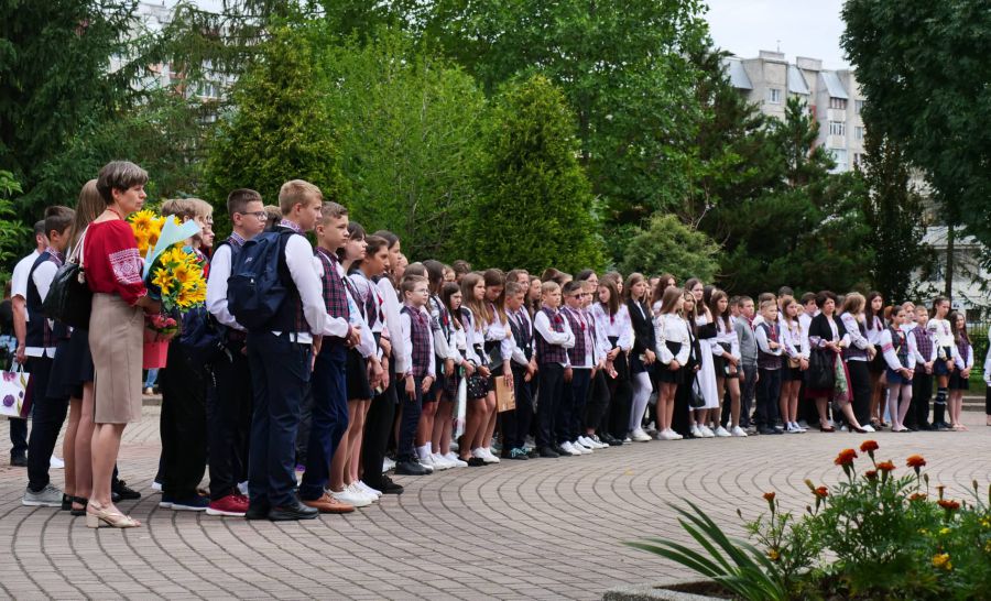 Свято 1 вересня у Калуському ліцеї імені Дмитра Бахматюка. Фото: Василь Федорів