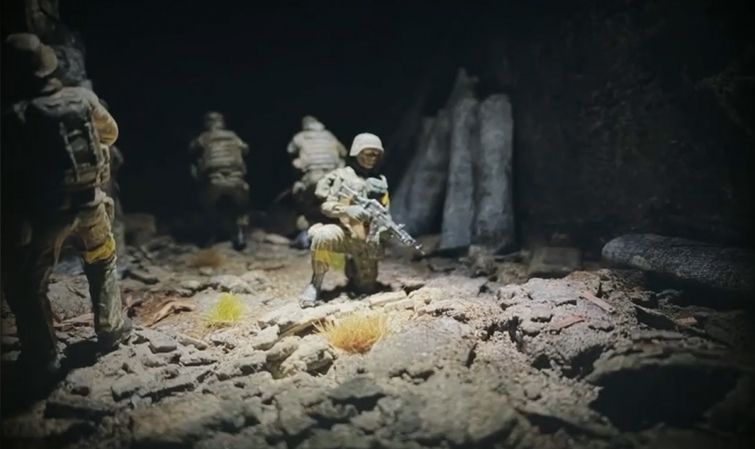 Хлопцю 13 років, його хобі — створення діорам на військову тематику