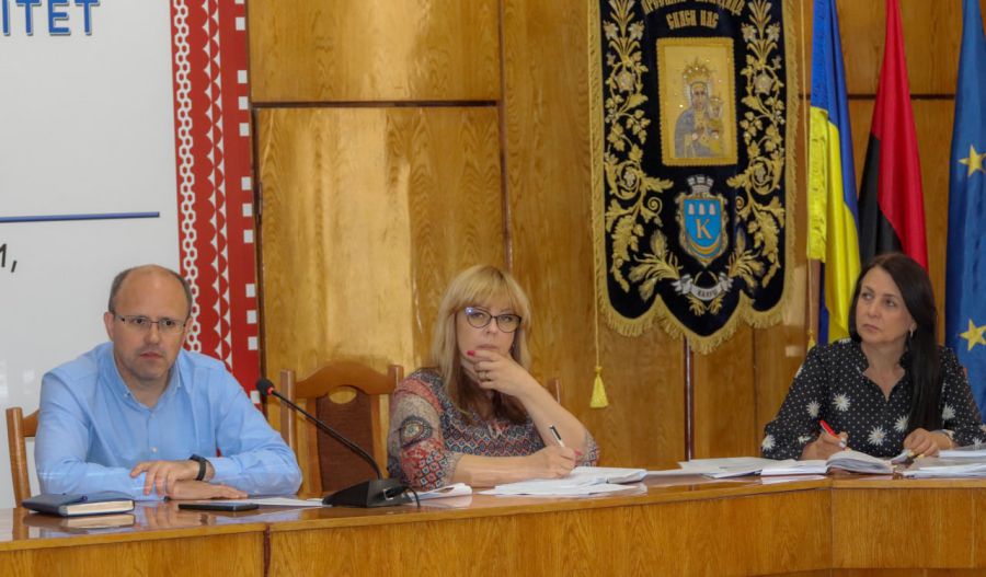 Загалом уже три старостинські округи отримали обладнання для збору сміття, йшлося на нараді. Фото: Міська рада