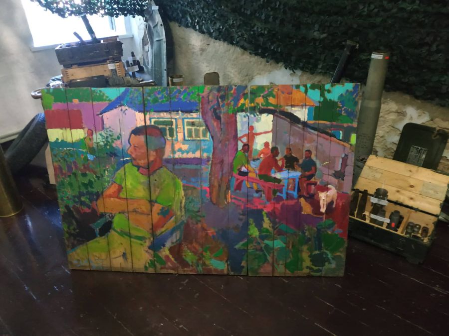 Руки Володимира Безрукого справляються як зі зброєю, так і пензлем