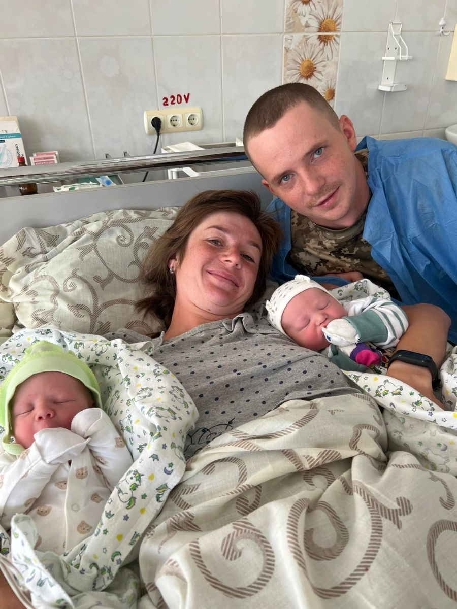 У сім'ї народилися двоє хлопчиків — Євген та Сергій