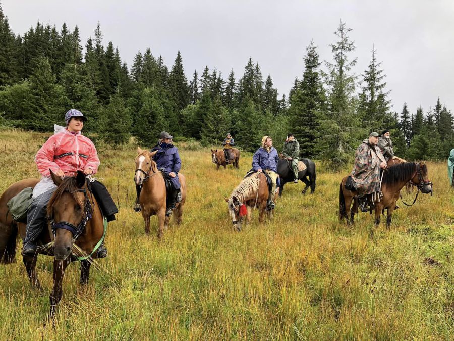 Учасники готуються подолати маршрут, який веде  до полонини Керничний