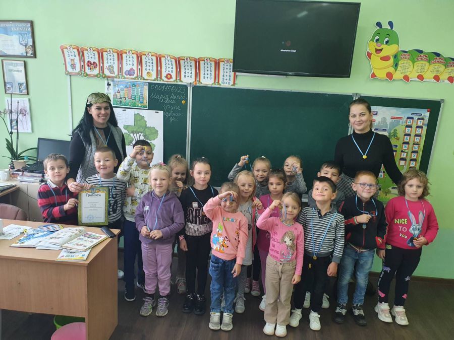 Діти та класні керівники продемонстрували як корисно і весело можна почати свій ранок.