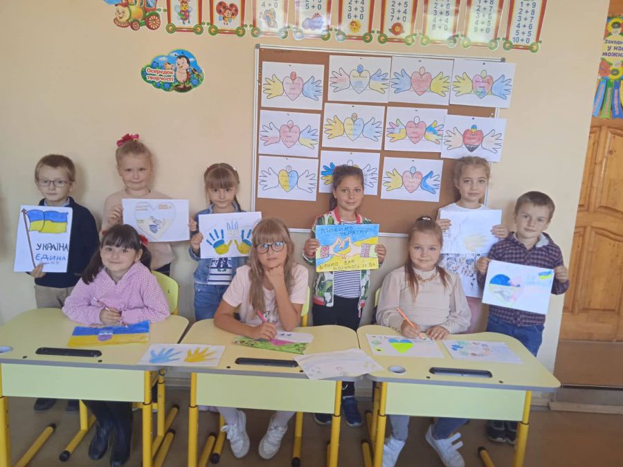 Малюнки зворушують бійців на передовій до сліз