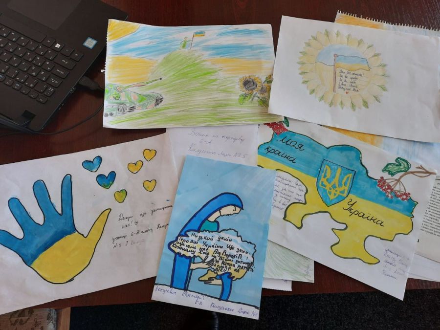 Діти з батьками активно долучились до акції, написавши листи, в яких висловили слова підтримки та вдячності воїнам