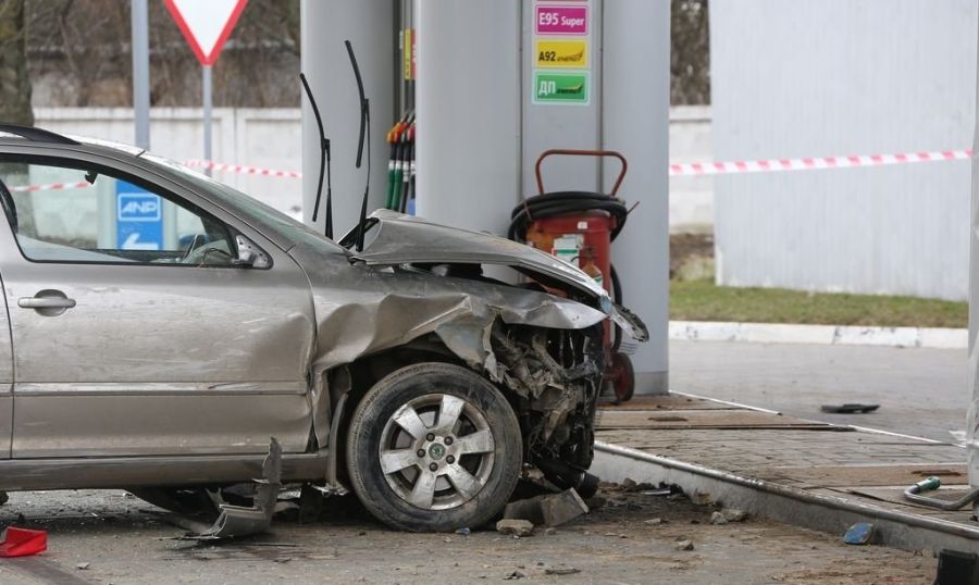 Ілюстроване фото. Чоловік не дотримався безпечного бокового інтервалу, внаслідок чого здійснив наїзд на АЗС