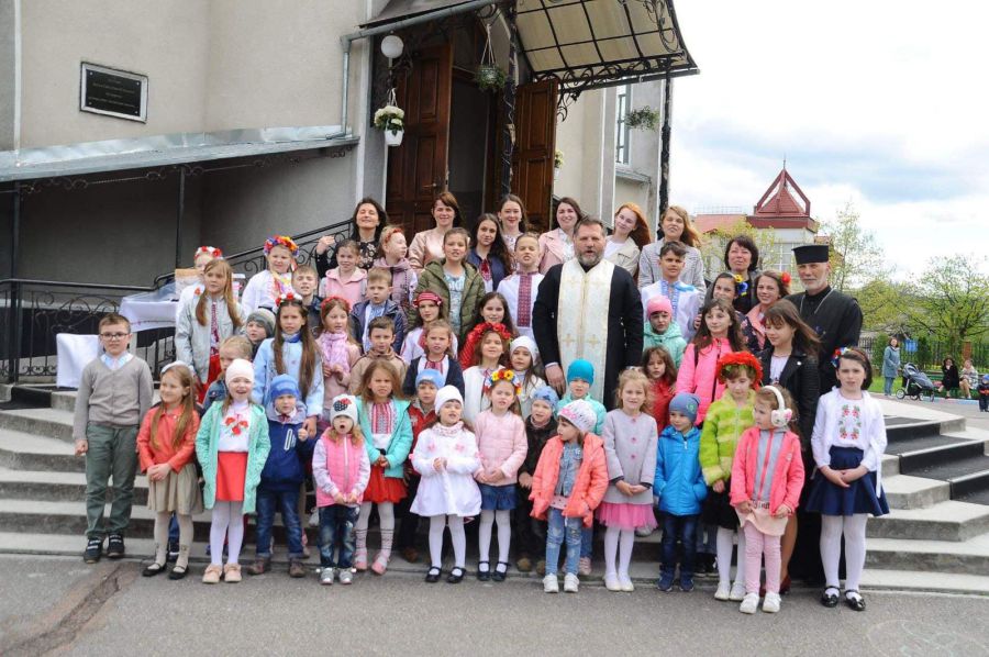 Заняття проводяться щонеділі о 12.00 (після Божественної Літургії).