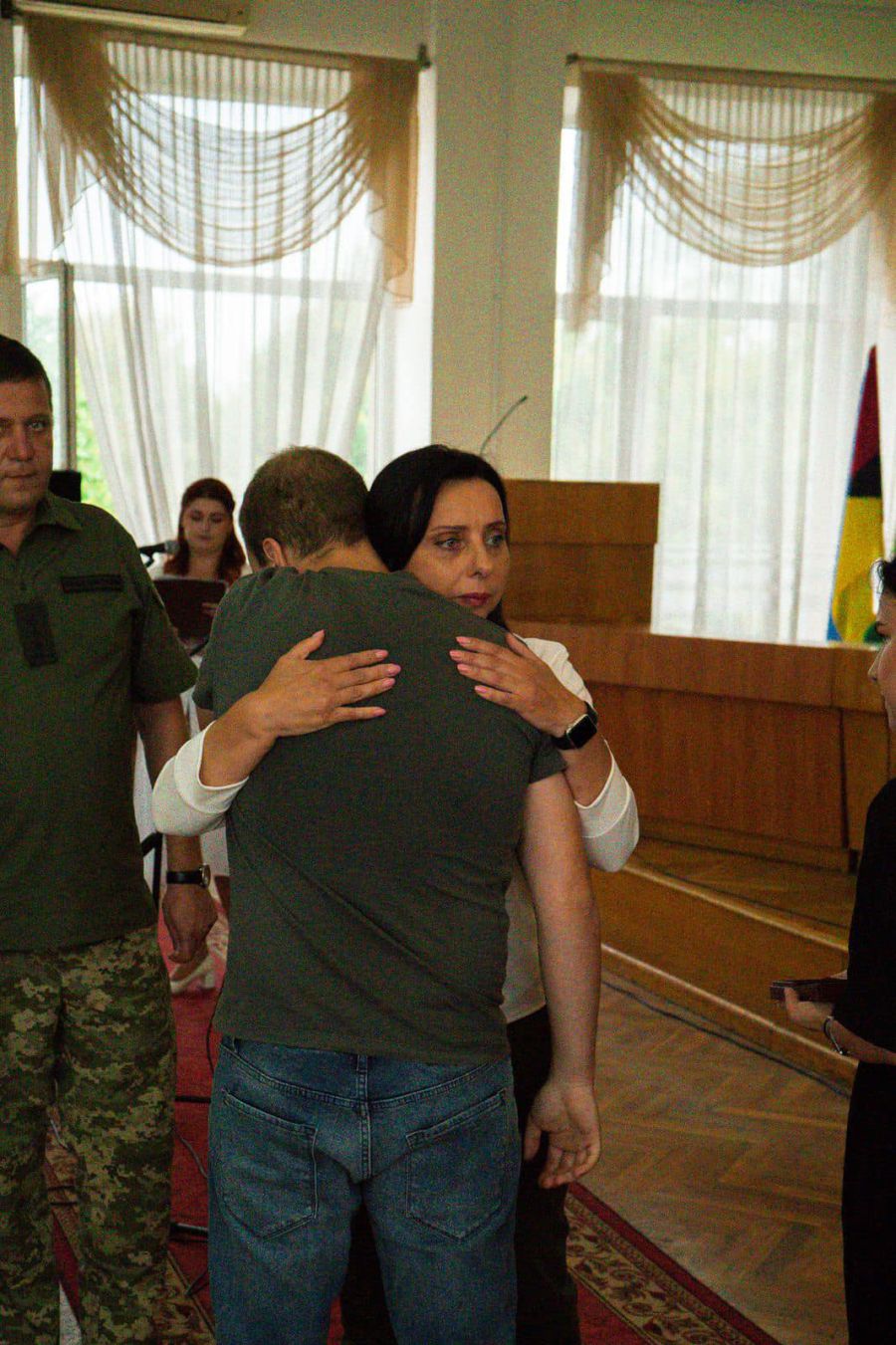 Нещодавно голова РДА Жанна Табанець вручила ордени рідним загиблих Героїв