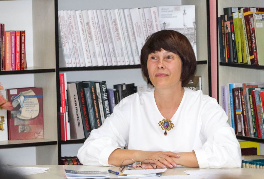 За підсумками голосування комісії переможцем визнано Оксану Яворську, вчителя Калуського ліцею №3