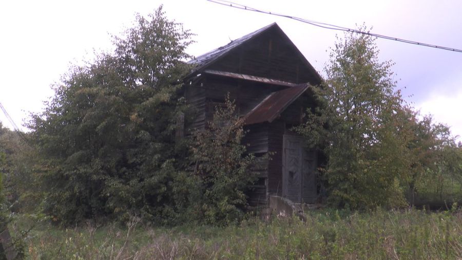 Відомо, що на рештках костелу почали зводити дерев'яну будівлю у 1900 році