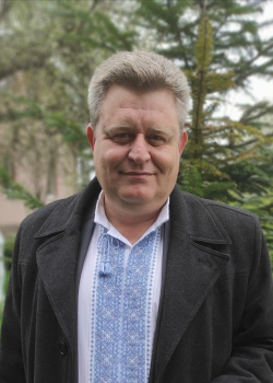 Світла пам'ять видатному викладачеві.