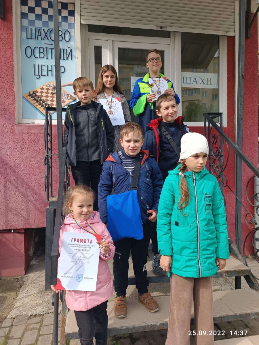 Діти були нагороджені кубками, медалями та грамотами