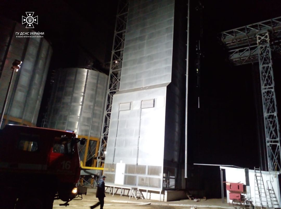 Завдяки професійним діям рятувальників на місці події було врятовано 75 тонн соняшника