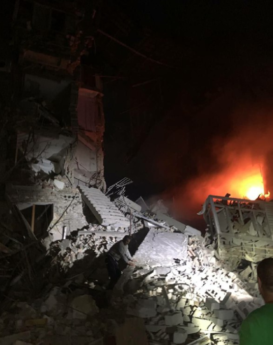 Цієї ночі внаслідок чергового удару російських окупантів по Запоріжжю зруйновано багатоповерховий будинок