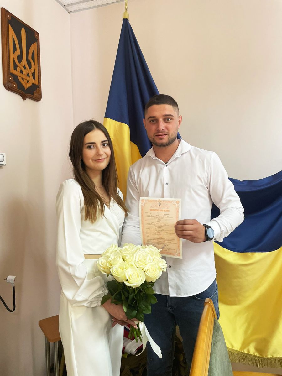 Молодятам побажали перемоги, мирного неба та щасливих років  подружнього життя