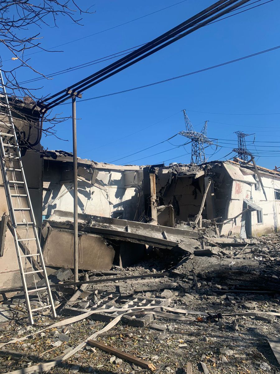 У результаті ракетних обстрілів окупантів пошкоджено виробничі приміщення та устаткування Бурштинської ТЕС