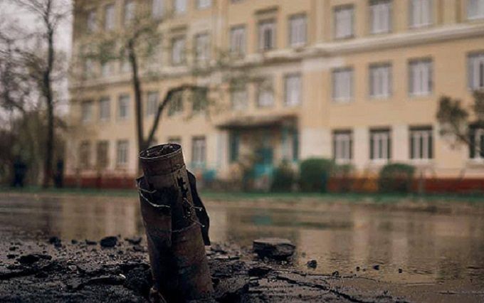 Від отриманих важких травм один з поранених помер в автомобілі швидкої допомоги. 