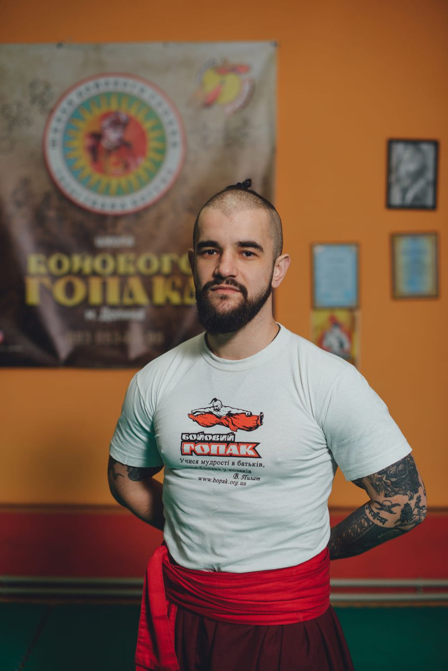 Тарас Лаврів був директором Долинської дитячої художньої школи, музикантом гурту "Залізний Хрест"