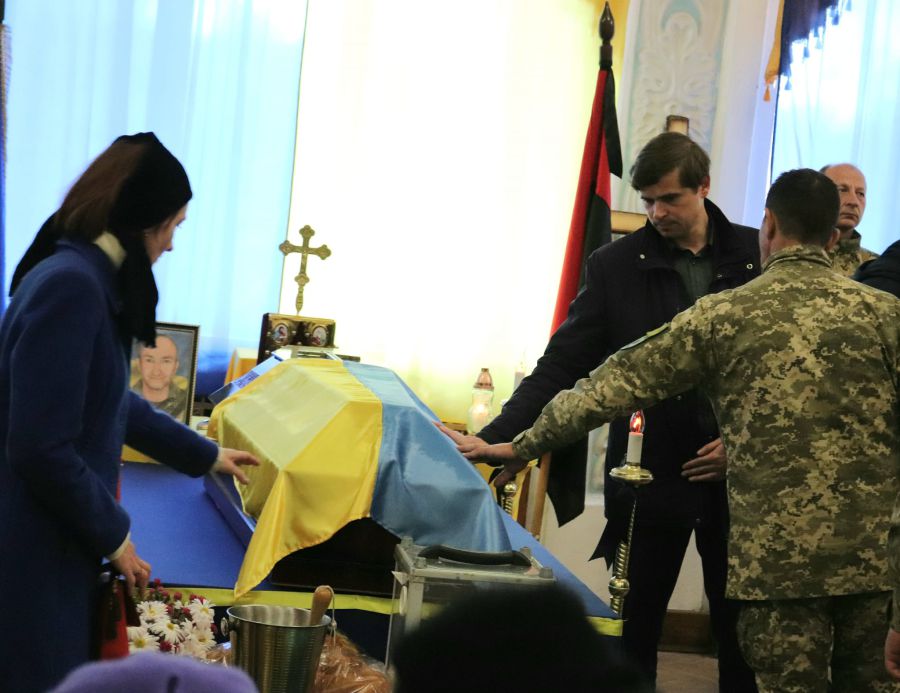 Земляків вшанували рідні, побратими та представники влади