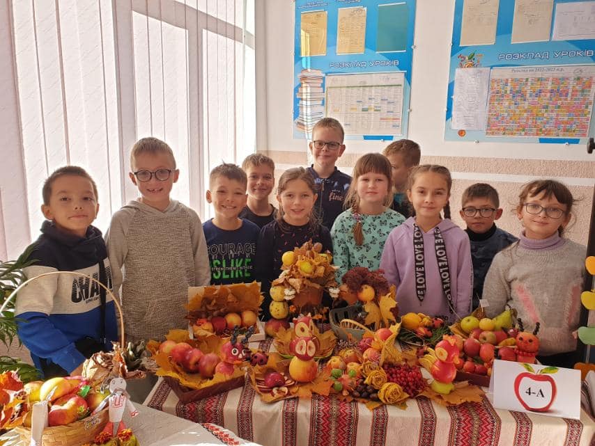 У Міжнародний День яблук ліцеїсти дізнались, що в світі існує понад 8 тисяч сортів яблук