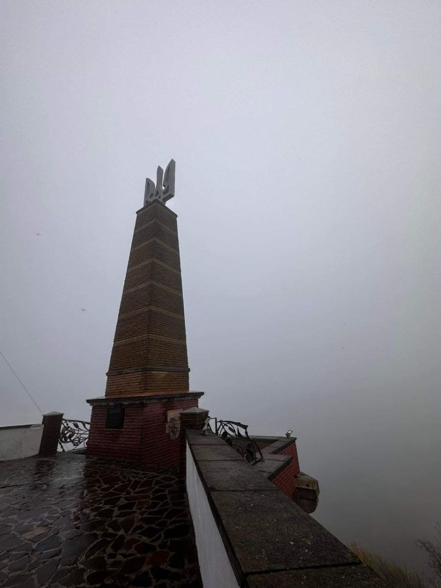 Тризуб висотою 3,5 метра виготовлений з металу 