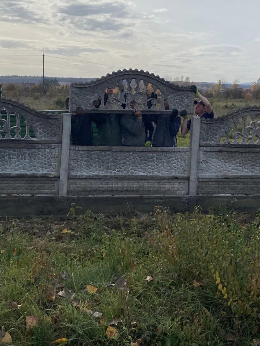 Завершено роботу зі встановлення огорожі на новому кладовищі