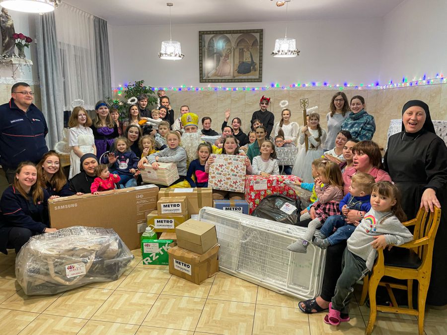 Минулого року 730 дітей отримали з рук святого Миколая особисті подарунки за своїми листами