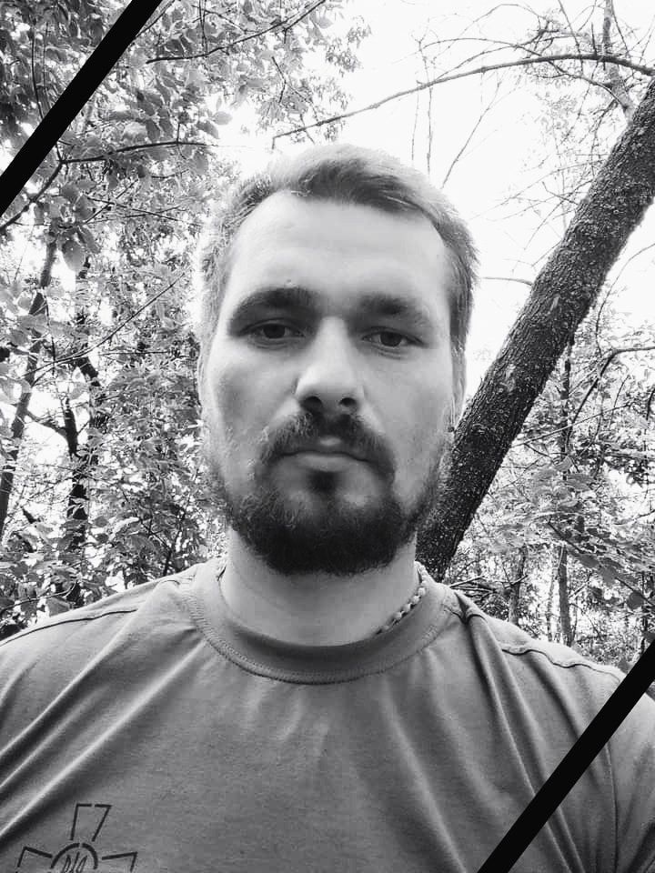 34-річний молодший сержант Дмитро Керницький загинув в результаті танкового обстрілу. Вічна слава Герою!