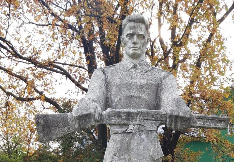 Пам'ятник був наругою над пам'яттю сотень жителів Вістової, які боролися проти окупантів, вважає Ярослав Коретчук