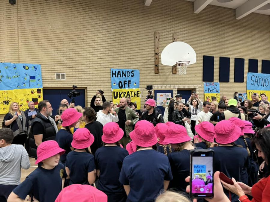 Діти активно ставили запитання переможцям музичного конкурсу "Євробачення-2022". Фото: Podio Volodymyr/Facebook