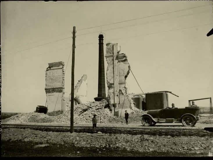 Світлина фабрики в Добровлянах датована 1917 роком