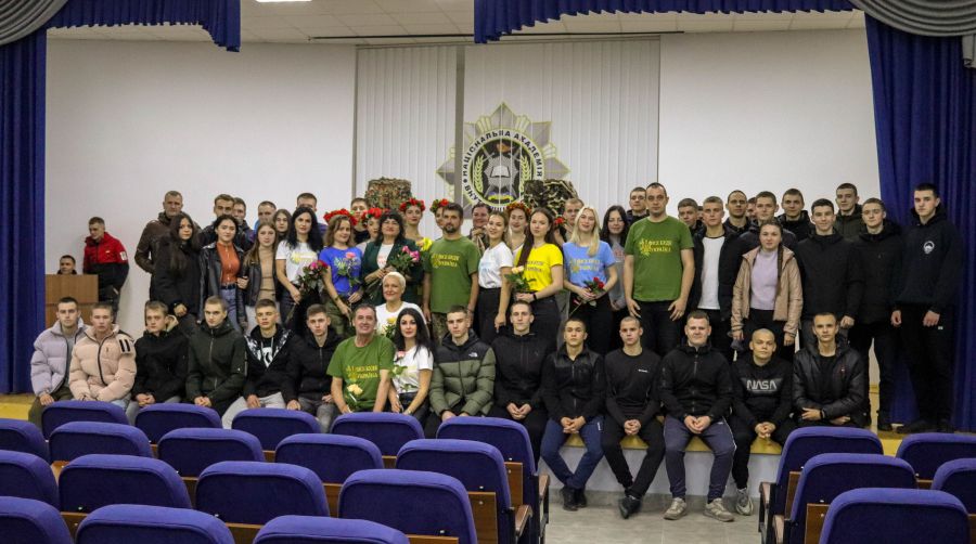 Це вже п’ятий виступ акторів Народного театру «Легенда» із знаковою постановкою «Все буде Україна»