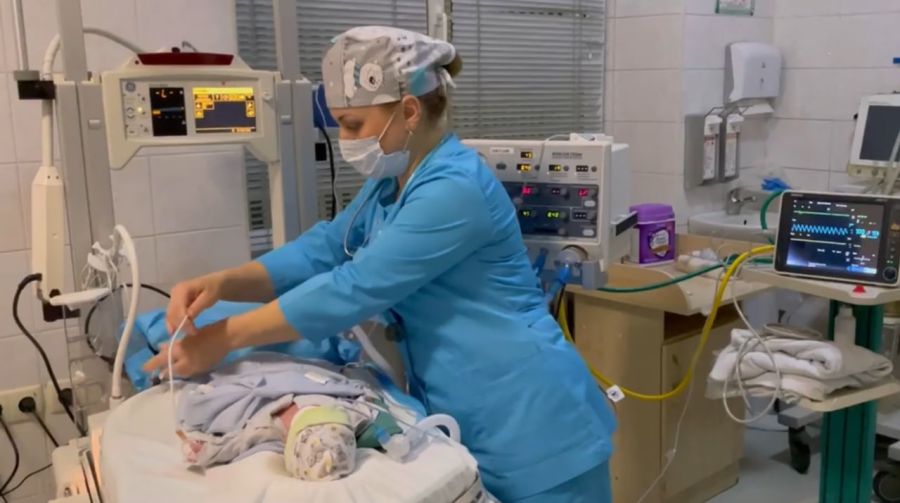 Зараз Дмитрик перебуває під наглядом лікаря-неонатолога та офтальмолога