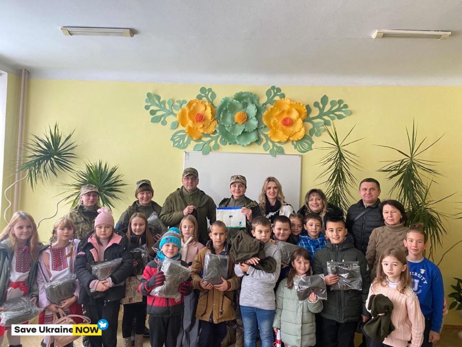 Калуський ліцей №6 передав захисникам теплі речі