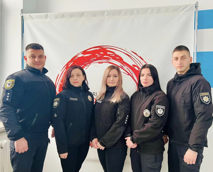 Поліцейські вважають, що рятувати життя людей можна не лише виконуючи свій професійний обов’язок.