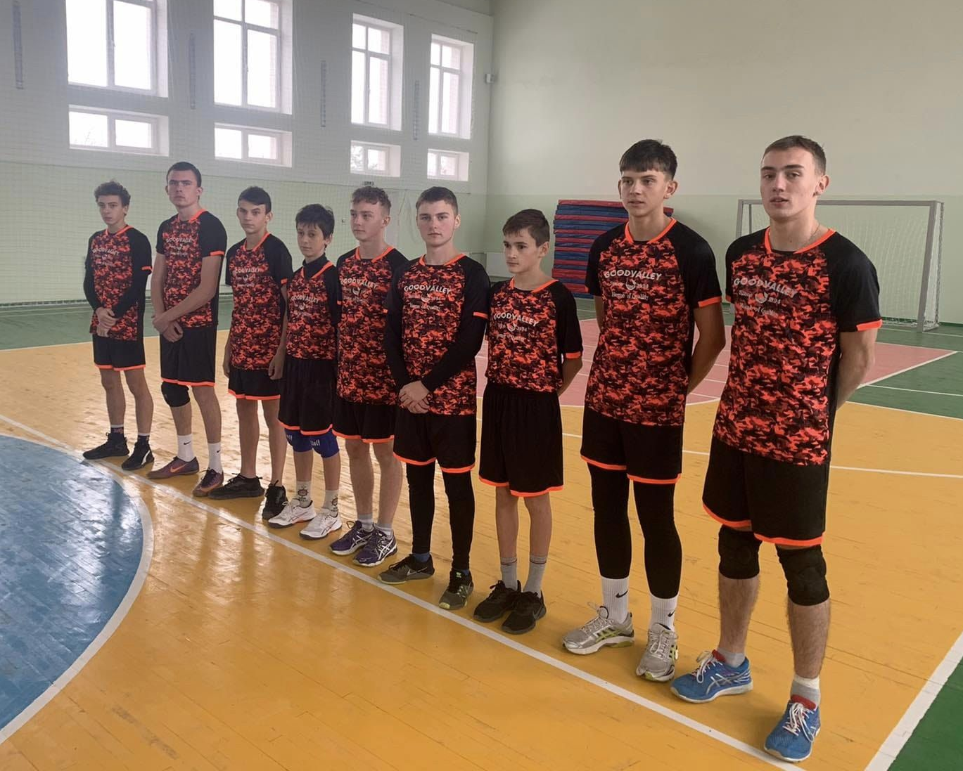 Верхнянських волейболістів гостинно приймала команда з Новицького ліцею