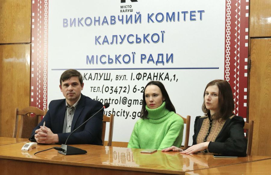 На зустрічі було обговорено актуальні питання.