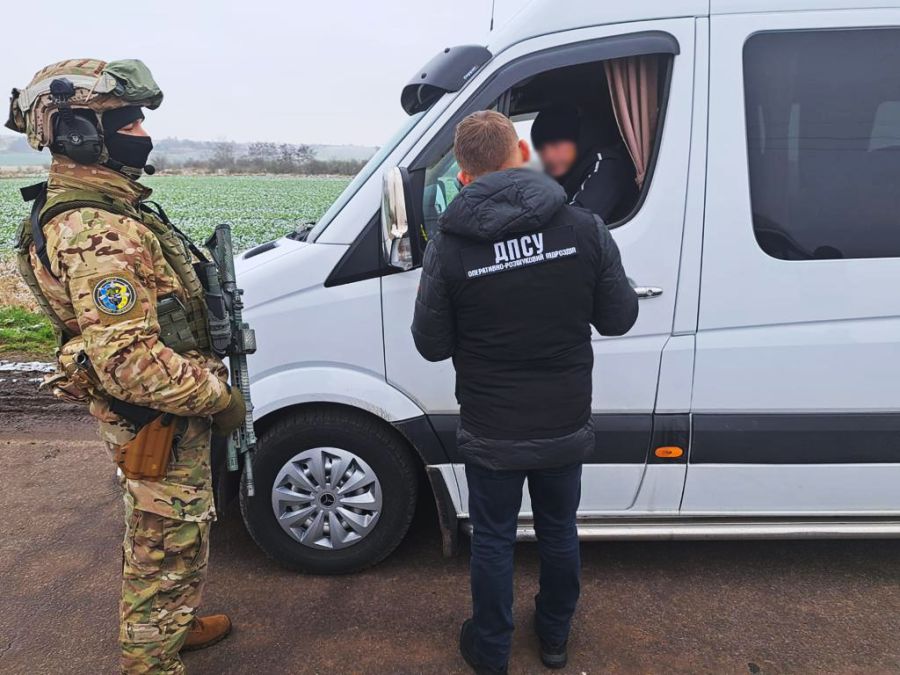 Вирішується питання про обрання запобіжних заходів іншим учасникам угруповання.