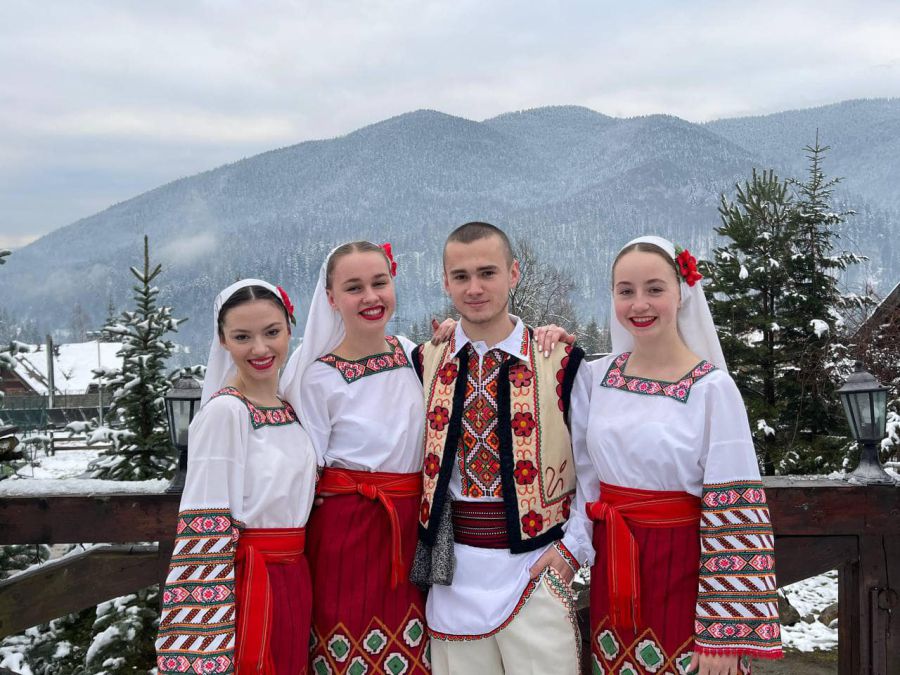 Конкурс відбувся у засніжених Карпатах, де всі учасники поринули у казкову атмосферу