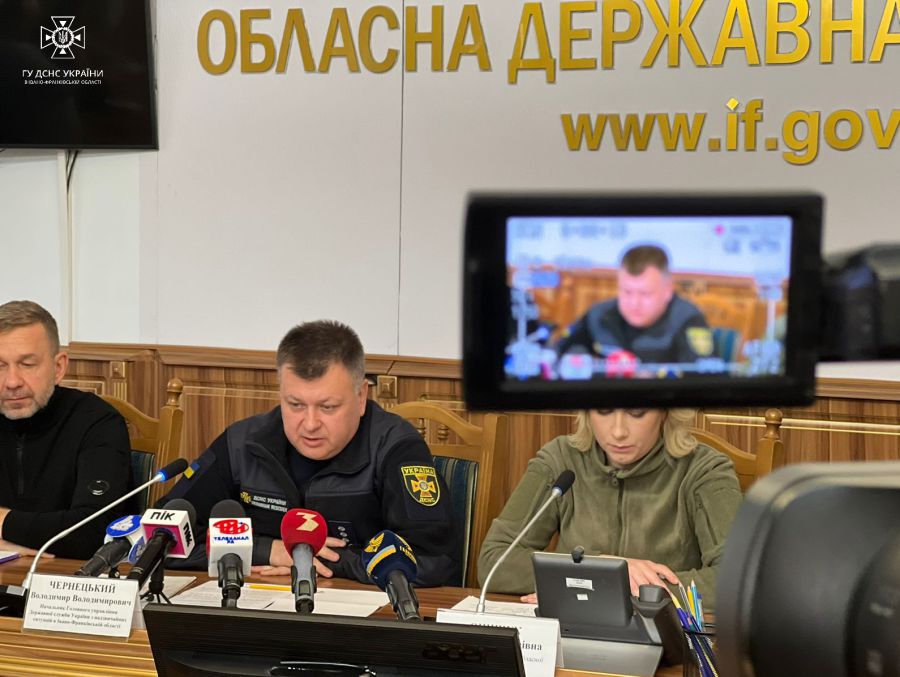 Генератор можна використовувати  лише на відкритому повітрі — жодних гаражів, підсобних приміщень