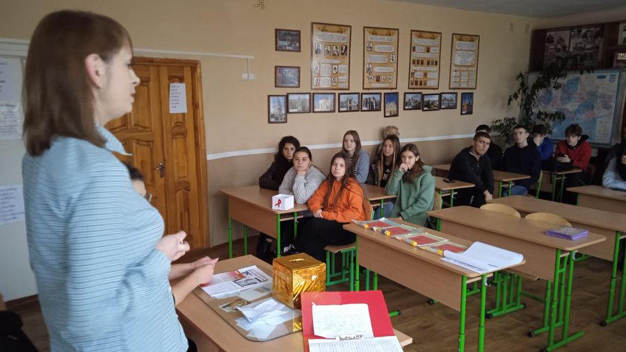 Діти мали можливість поспілкуватися з лікарем-гінекологом Іриною Паньків, поставити запитання, які їх цікавлять