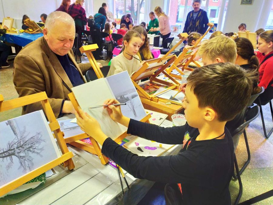 Охоче ділилися своїми знаннями і вміннями із юними митцями відомі художники
