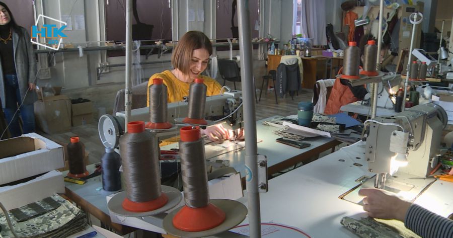 Наталія Тимофіїв щодня долає майже 30 кілометрів, щоб допомагати військовим